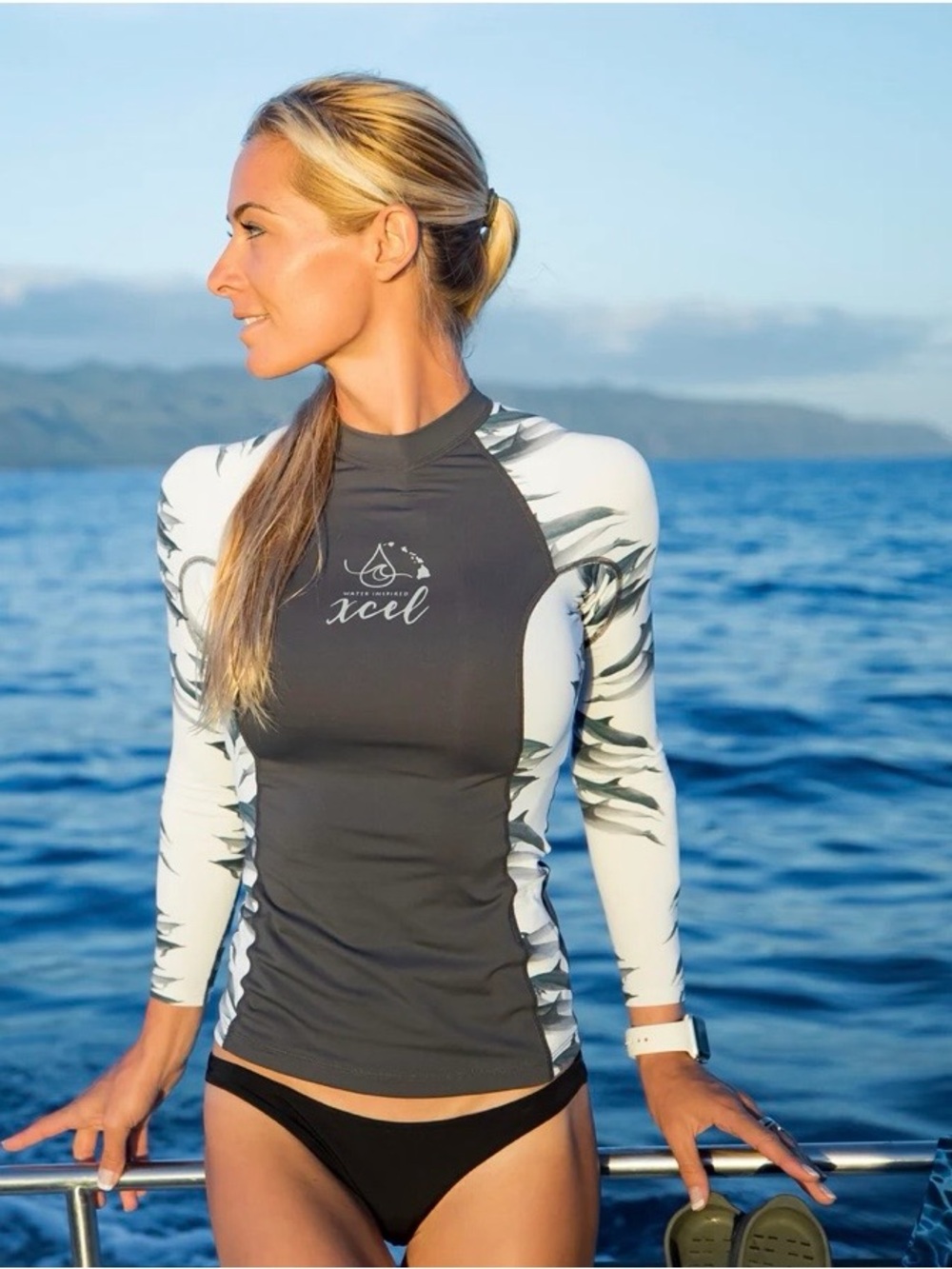 XCEL Women's Long Sleeve Swim Rash Guard in Charcoal and White